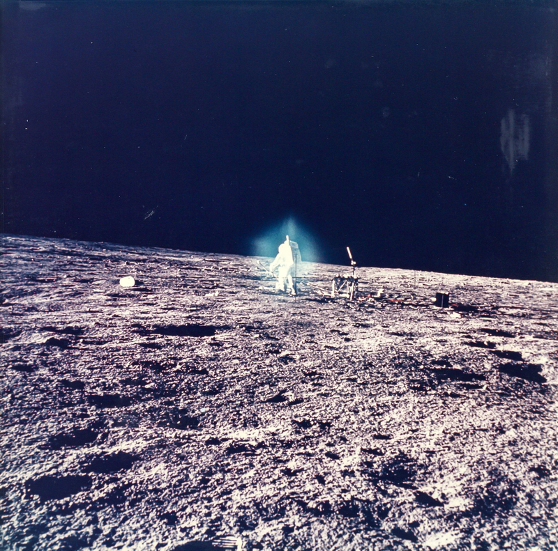 Illustration for article titled The crappy photos of NASA's golden era you never get to see